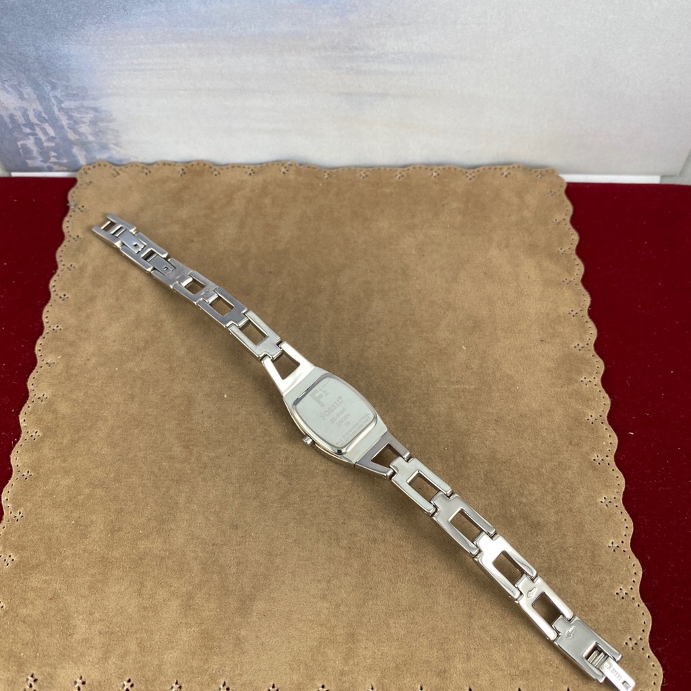 Fossil F2 Vintage Watch Metallic Lime Green Face Silver tone bracelet - Picture 5 of 8